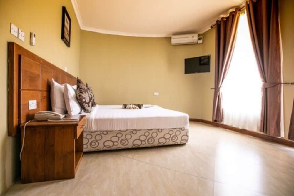 Masailand Safari & Lodge