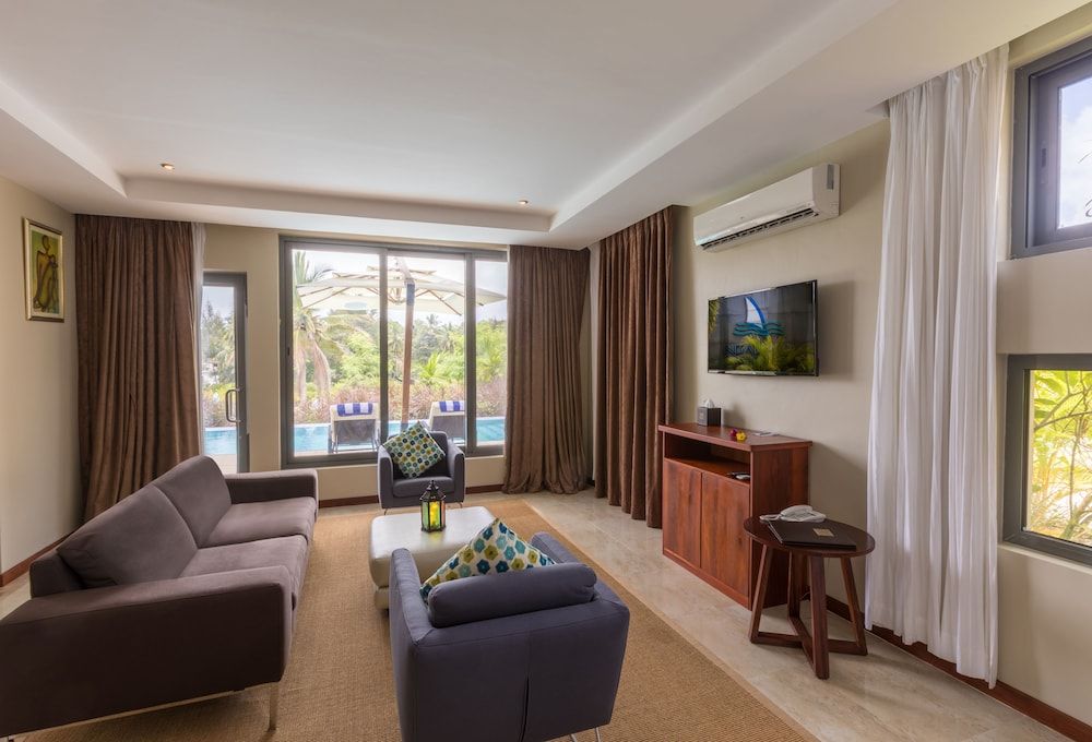 Ngalawa Hotel & Resort Superior Villa, 3 Bedrooms, Pool View 4