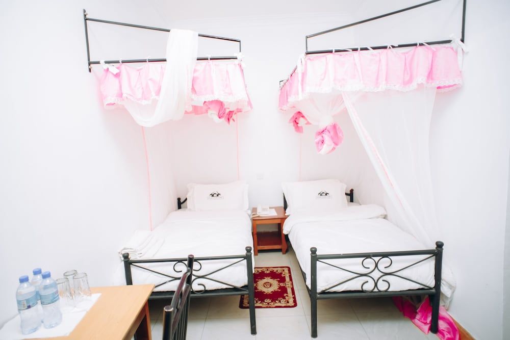 Arusha Giraffe Lodge Deluxe Twin Room 2