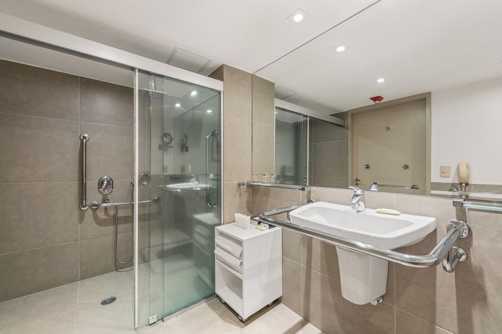 Classic Room, 1 King Bed, Accessible