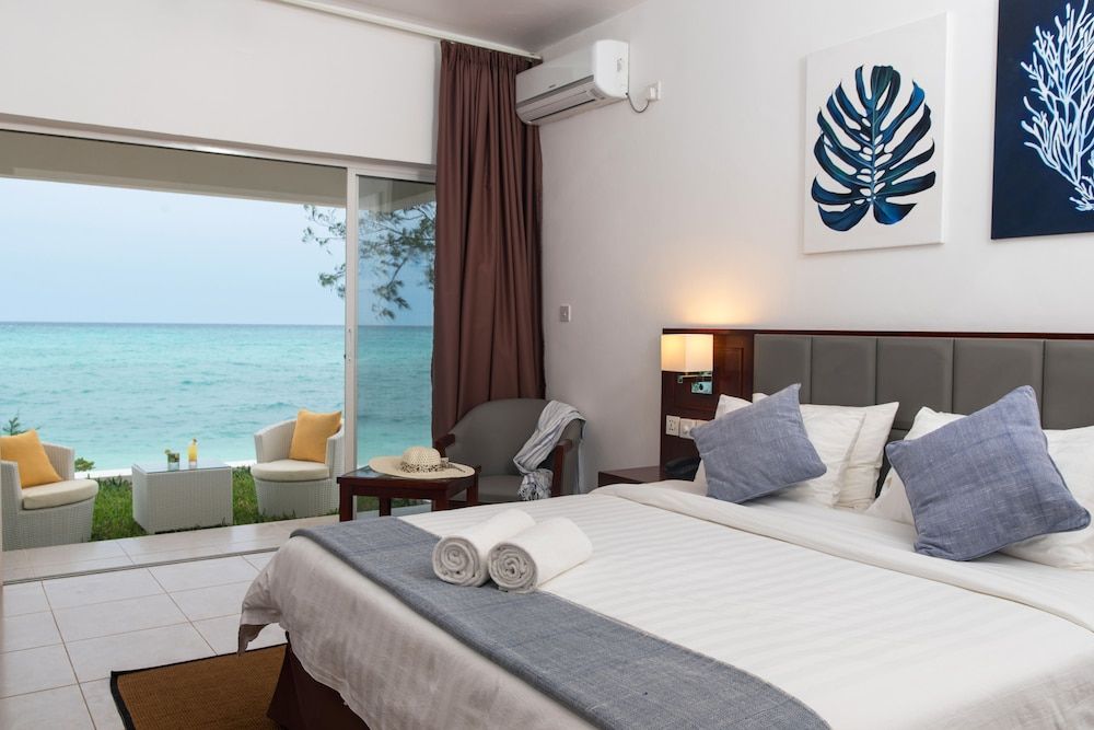 Nungwi Dreams by Mantis Room, 1 King Bed, Beachfront 3