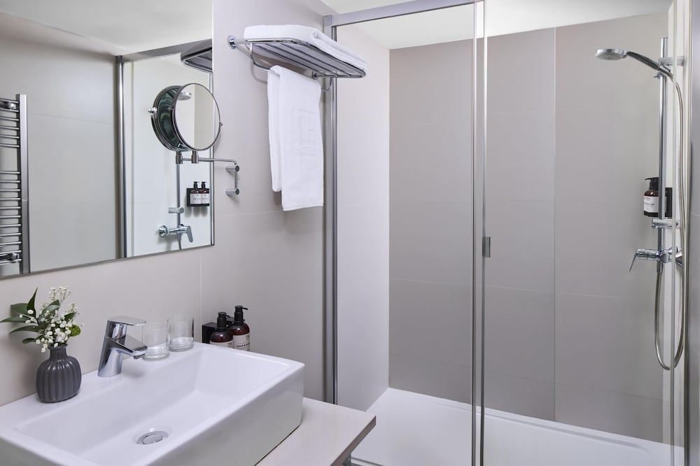 NH Barcelona Stadium Standard Room 6