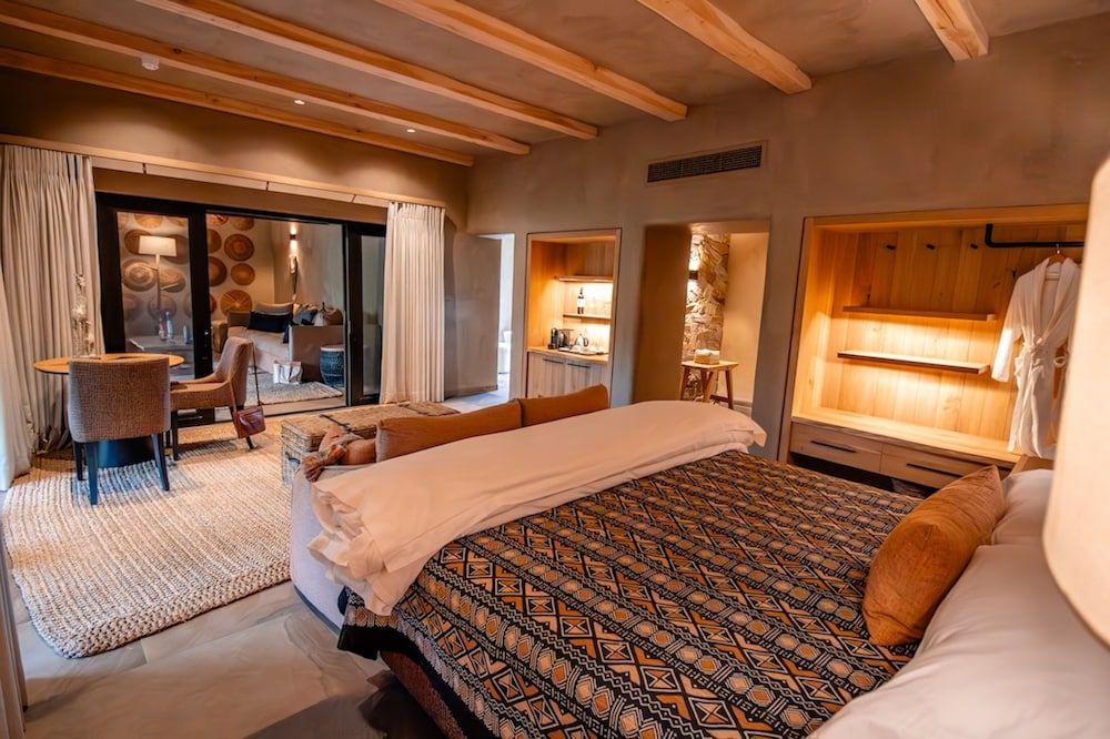 Kapama River Lodge Royal Suite (River Lodge:  Royal Suite)