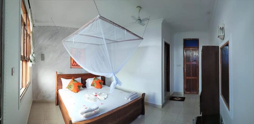 Mocco Beach Villa Standard Double Room (Upstairs) 6