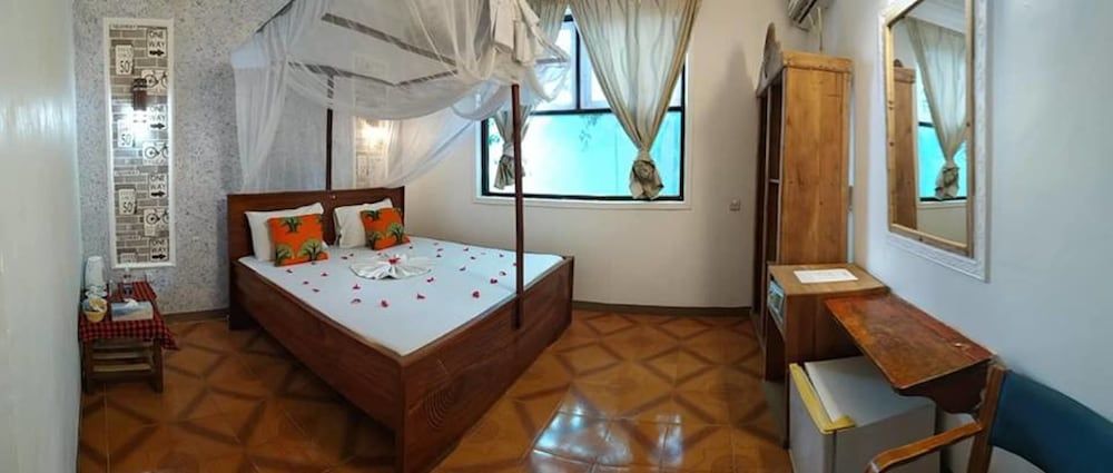 Mocco Beach Villa Standard Double Room (Upstairs) 8