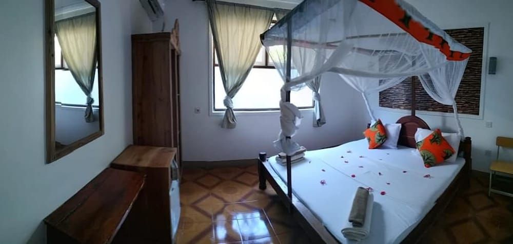 Mocco Beach Villa Standard Double Room (Upstairs) 10