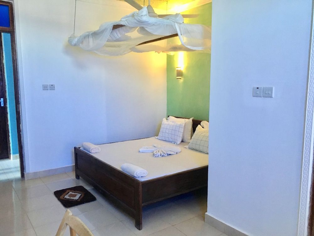 Mocco Beach Villa Standard Double Room (Upstairs) 2