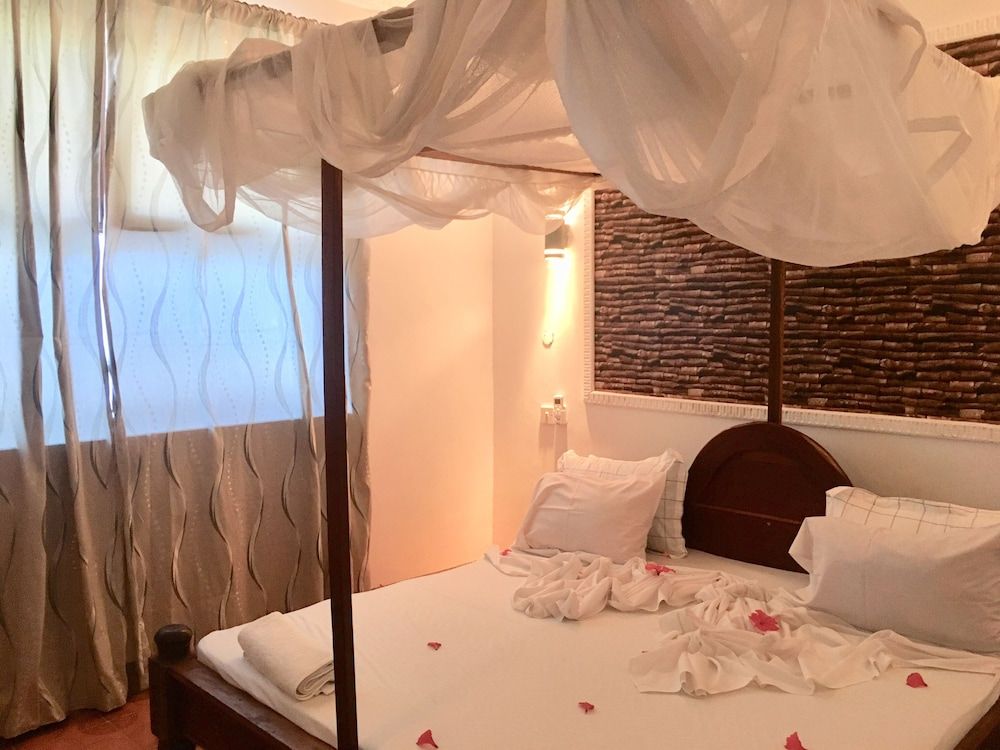 Mocco Beach Villa Standard Double Room (Upstairs) 3