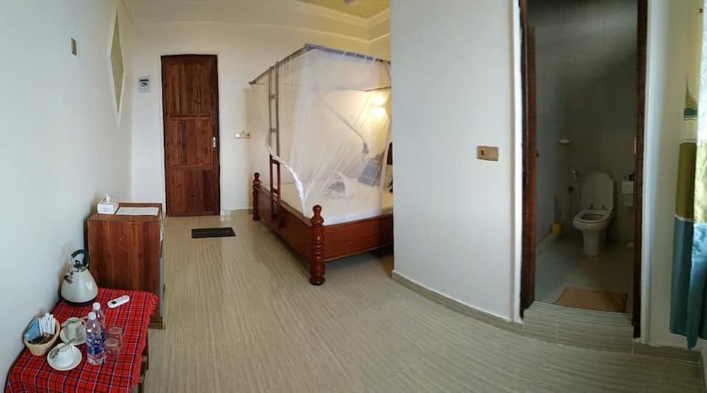 Mocco Beach Villa Standard Double Room (Upstairs) 7