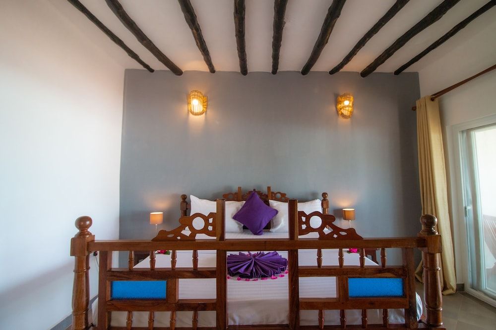 Tanzanite Beach Resort Deluxe Room, Oceanfront