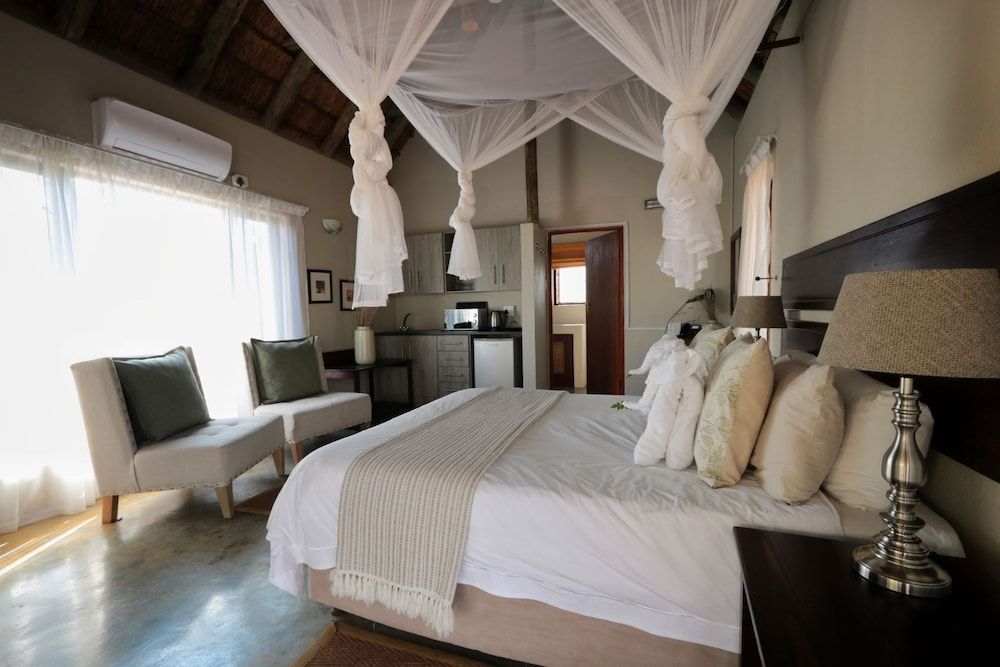 Tshukudu Game Lodge Standard Double Room 2