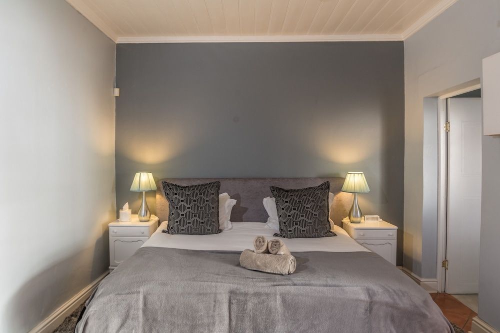 Bartholomew's Loft Garden Cottage 2