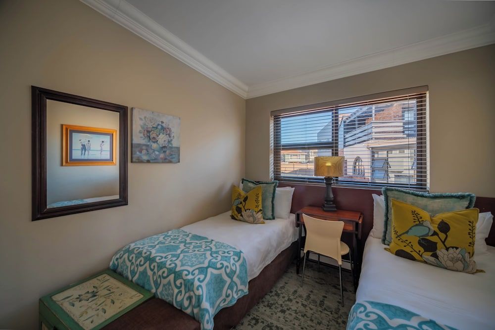 On the Beach Guesthouse Family Suite, 2 Bedrooms, Kitchenette, Sea Facing 2