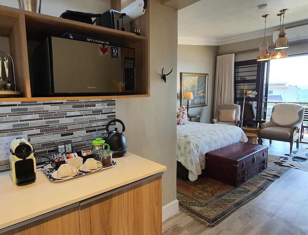 On the Beach Guesthouse Executive Studio, 1 Bedroom, Kitchenette, Sea Facing 2