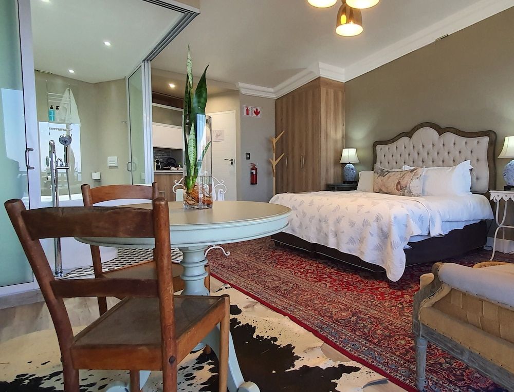 On the Beach Guesthouse Executive Studio, 1 Bedroom, Kitchenette, Sea Facing 3