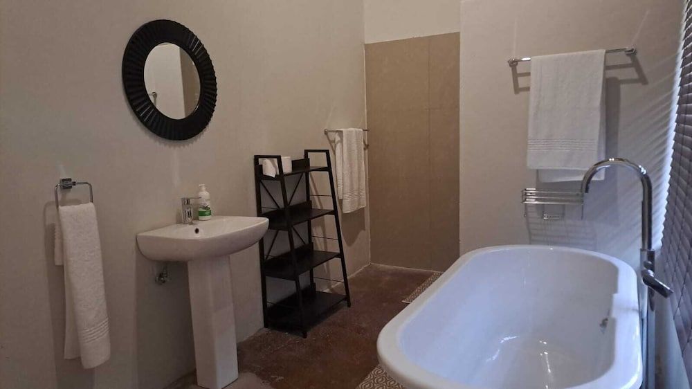 Iphofolo Lodge Standard Twin Room 6