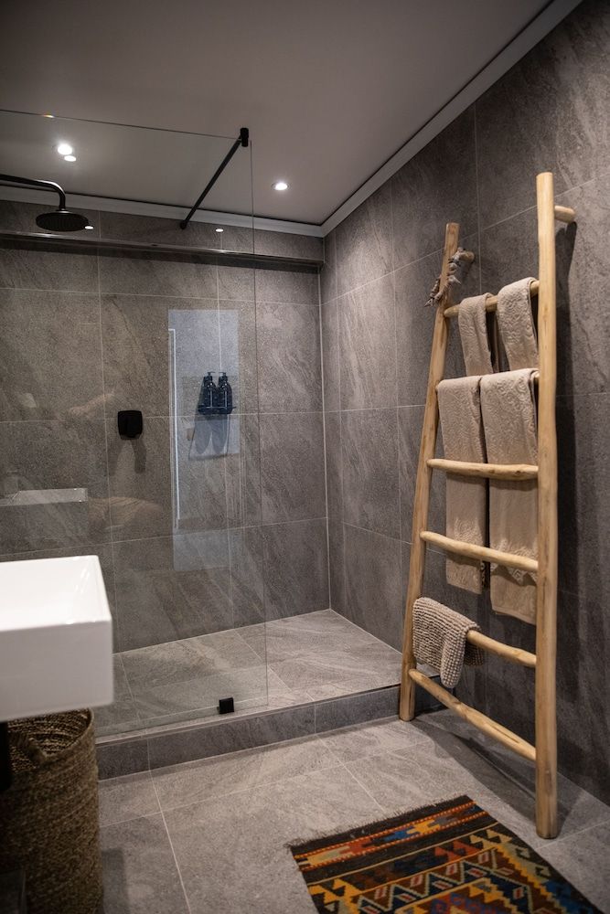 Sea Castle Hotel Camps Bay Standard Room 5