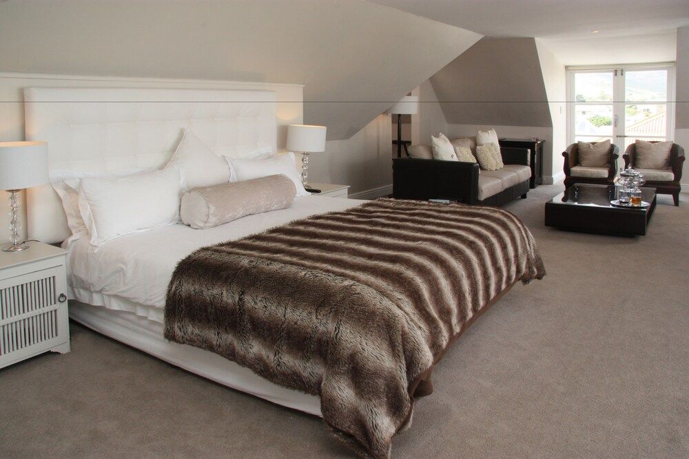 Honeymoon Suite