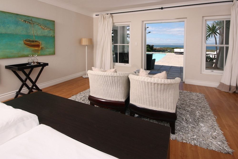 Deluxe Room (Pool)