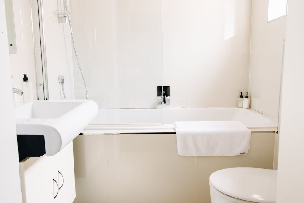 Albatross Guest House Luxury Family Room 12