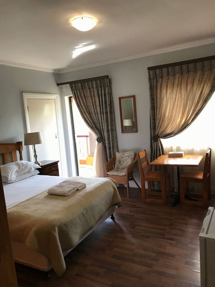 Albatross Guest House Luxury Family Room 3