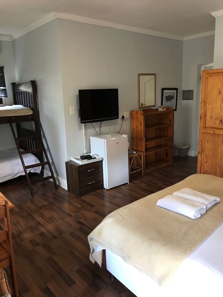 Albatross Guest House Luxury Family Room 13