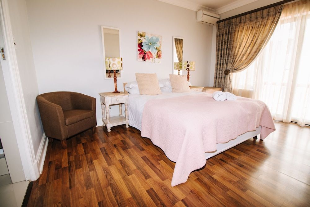 Albatross Guest House Luxury Double Room 17