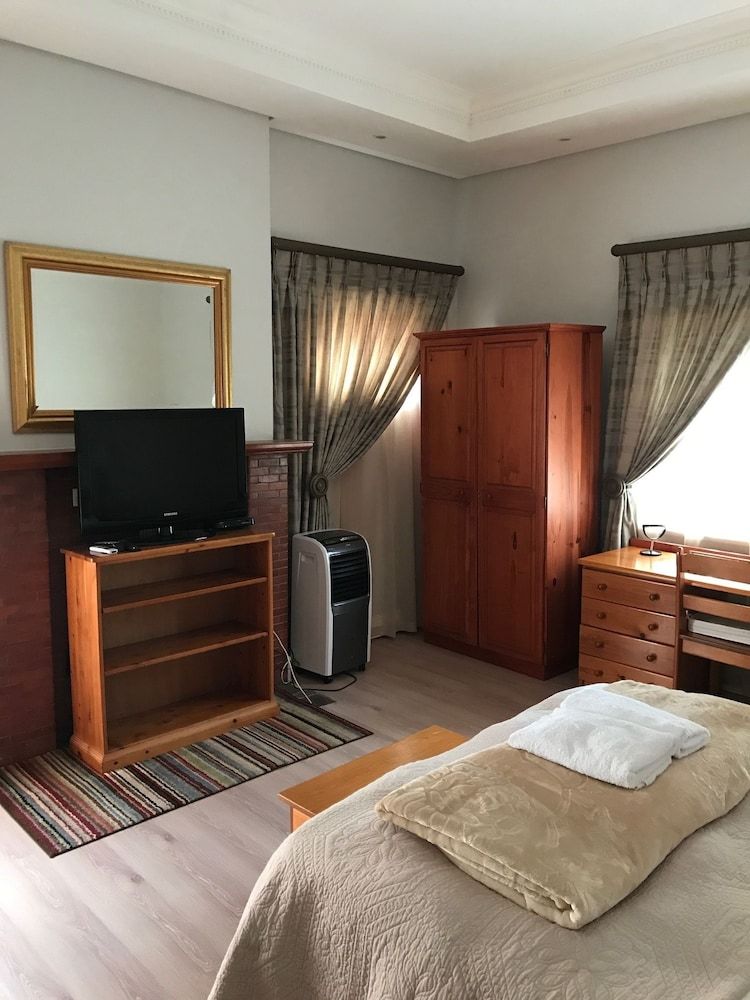 Albatross Guest House Luxury Double Room 9