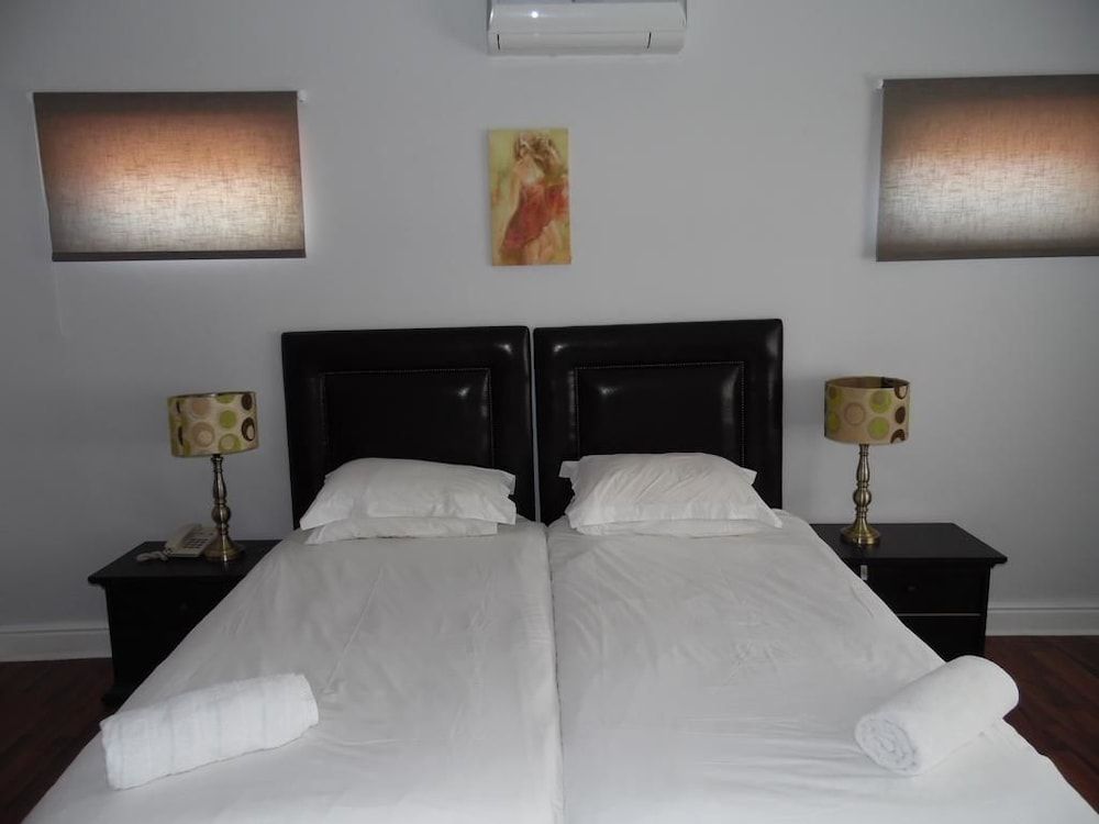 Albatross Guest House Luxury Double Room 2