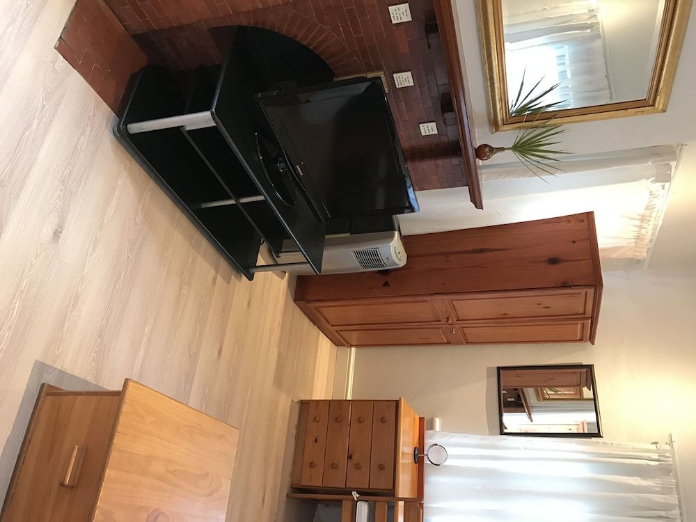 Albatross Guest House Luxury Family Room 19