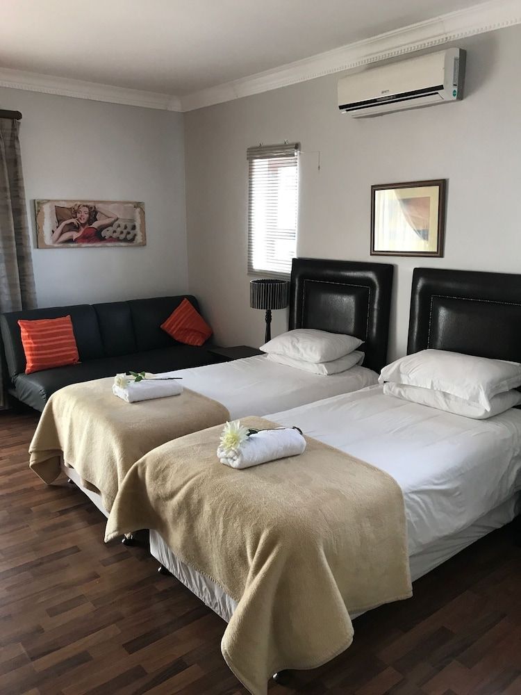 Albatross Guest House Luxury Double Room 5