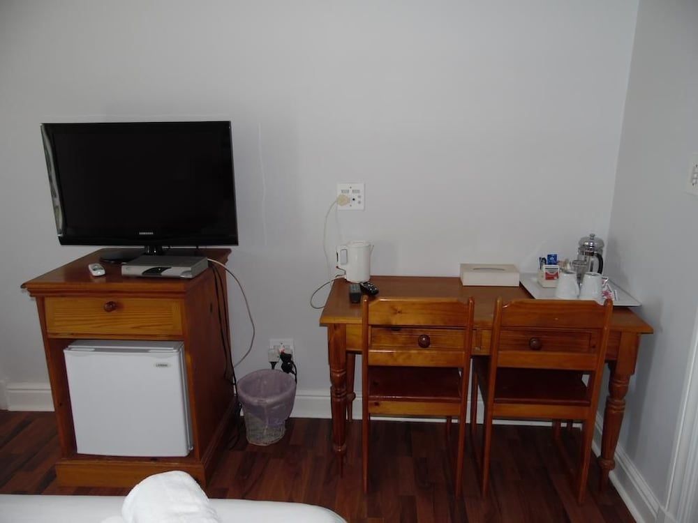 Albatross Guest House Luxury Family Room 20