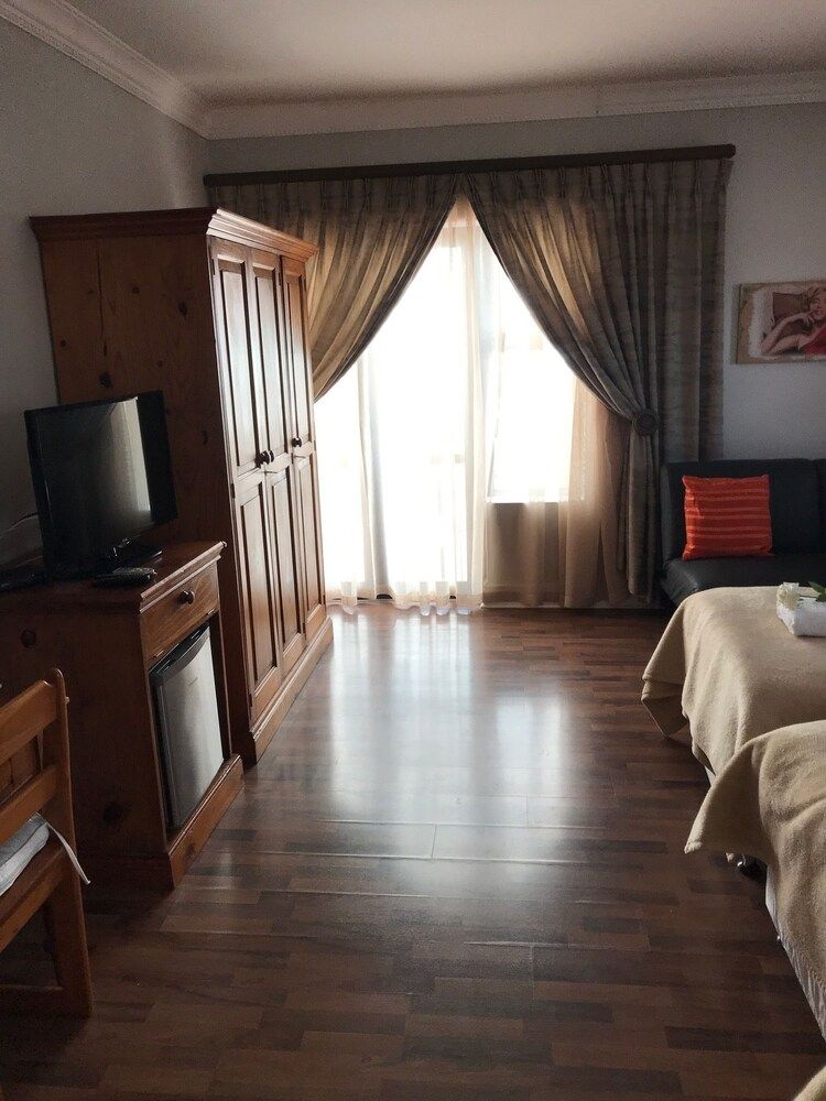 Albatross Guest House Luxury Double Room 32