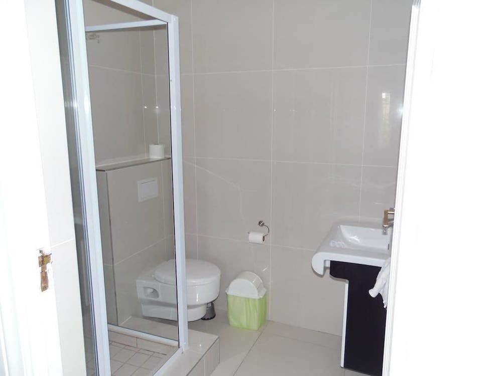 Albatross Guest House Luxury Family Room 11