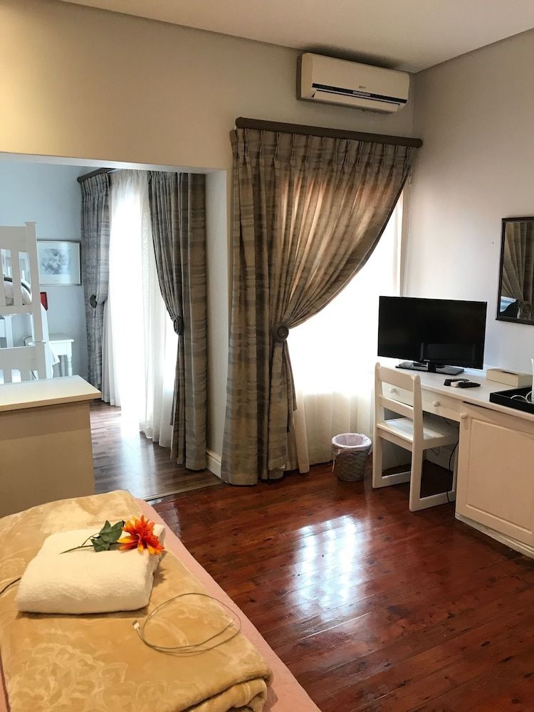 Albatross Guest House Luxury Family Room 16