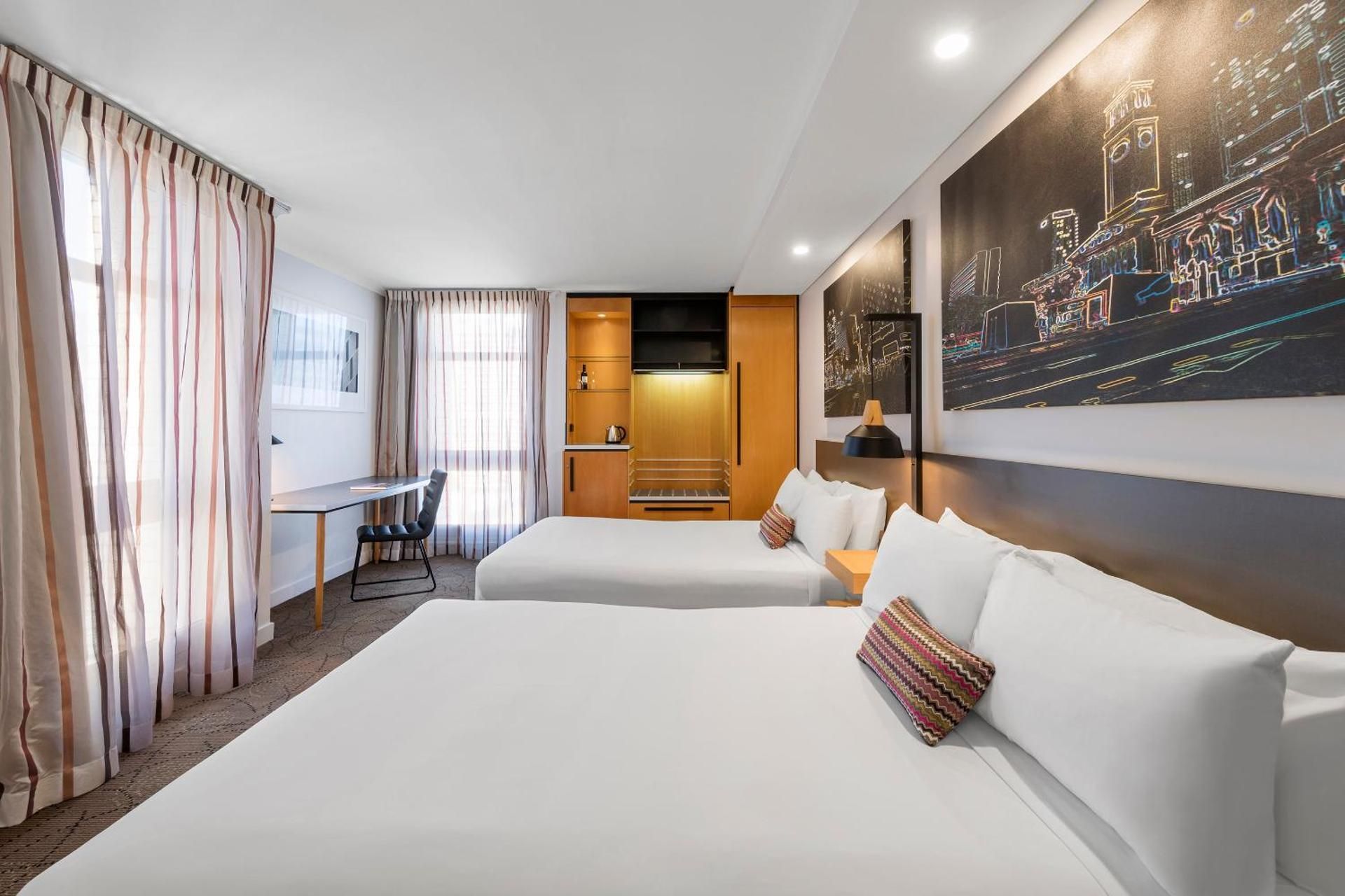 Deluxe Corner Room