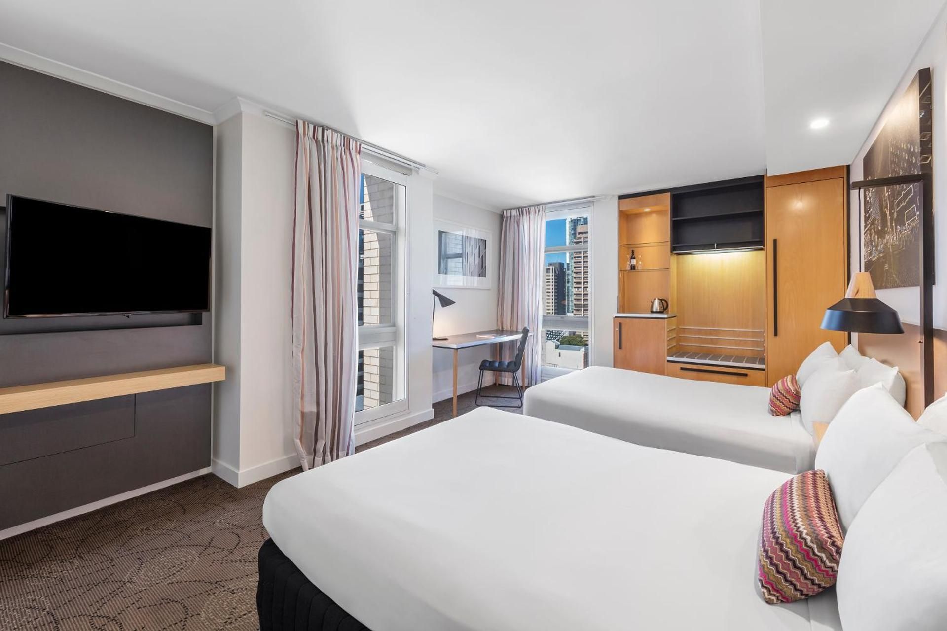 Deluxe Corner Room