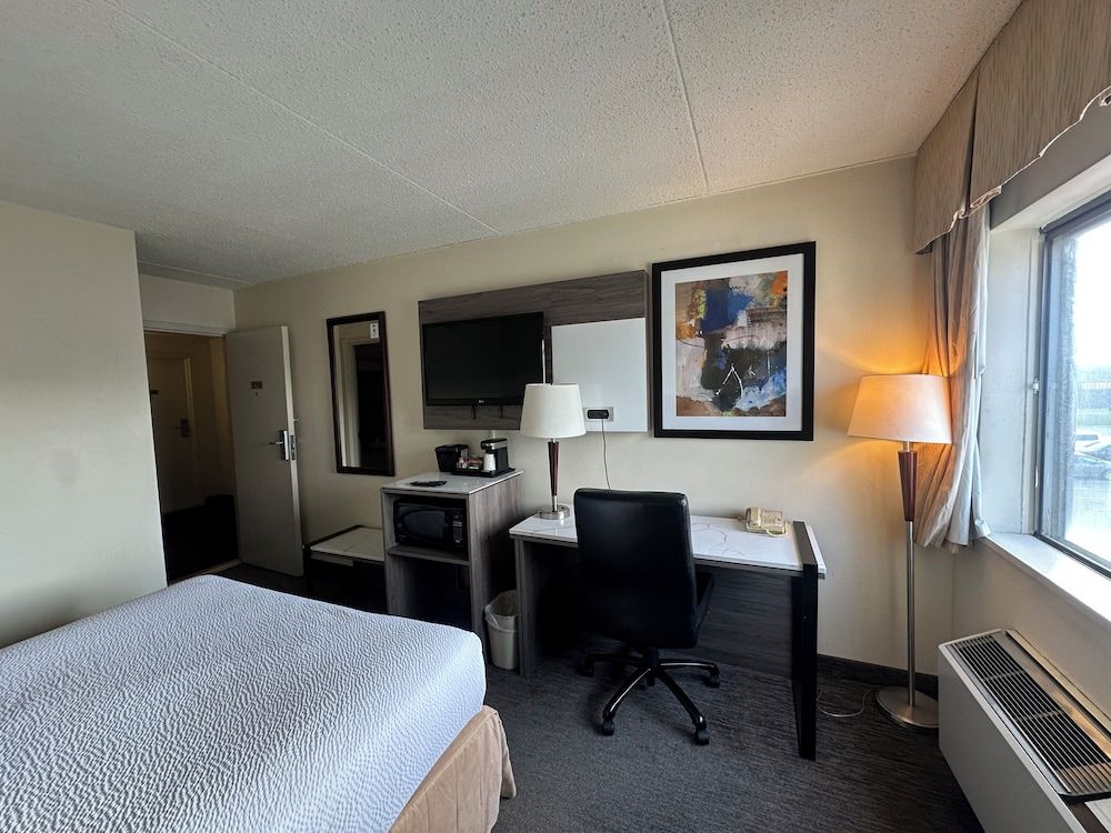 Room, 1 Queen Bed, Non Smoking (Upgraded)