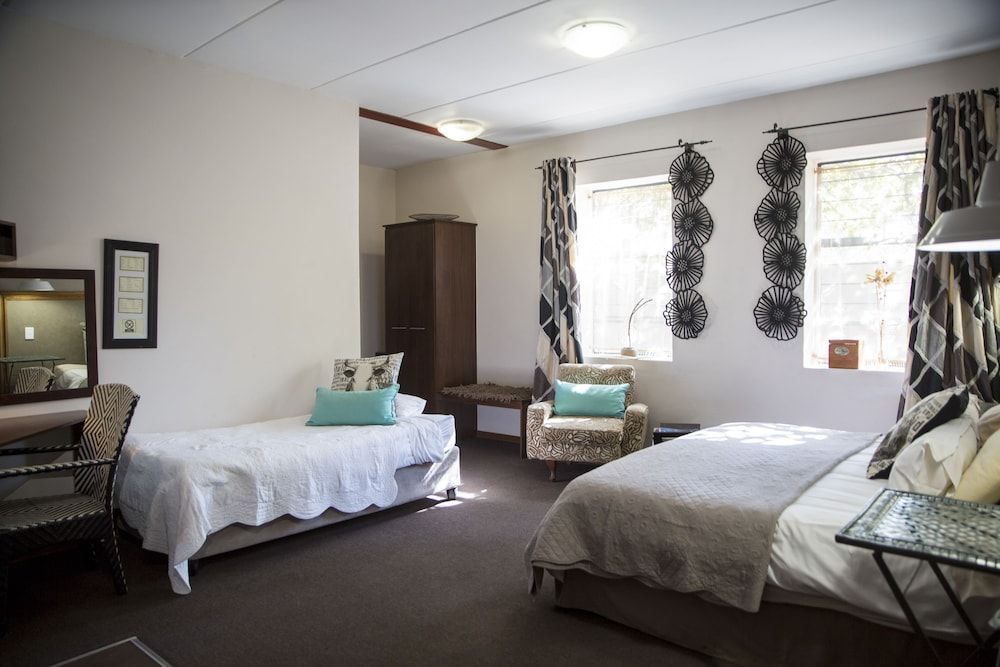 Ons Dorpshuis Guest House Deluxe Triple Room