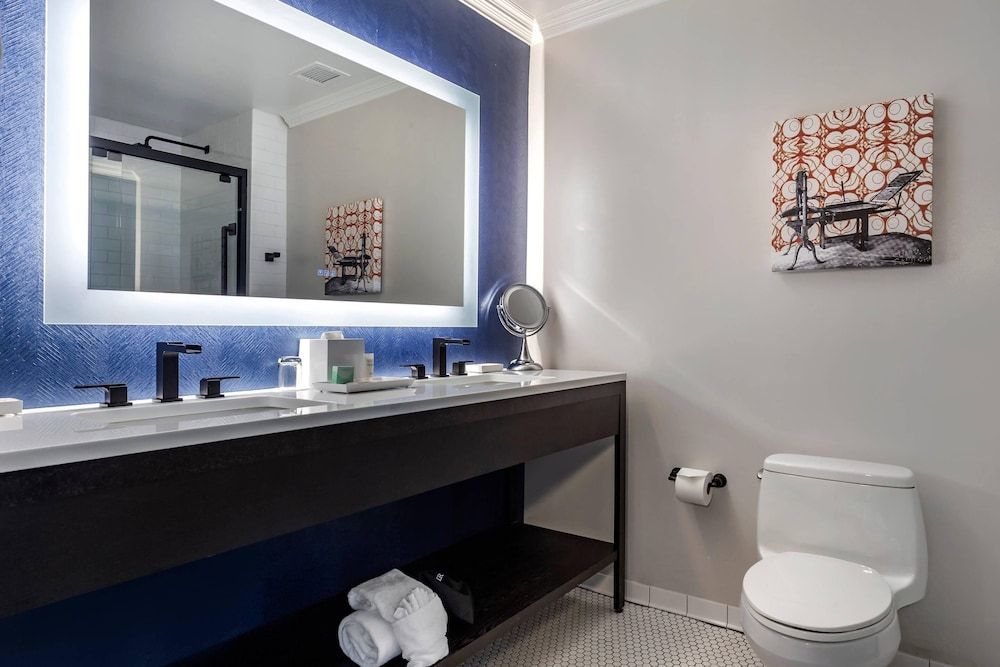 Bluegreen Vacations Hotel Blake, an Ascend Collection Hotel Standard Room, 1 King Bed, Non Smoking 3