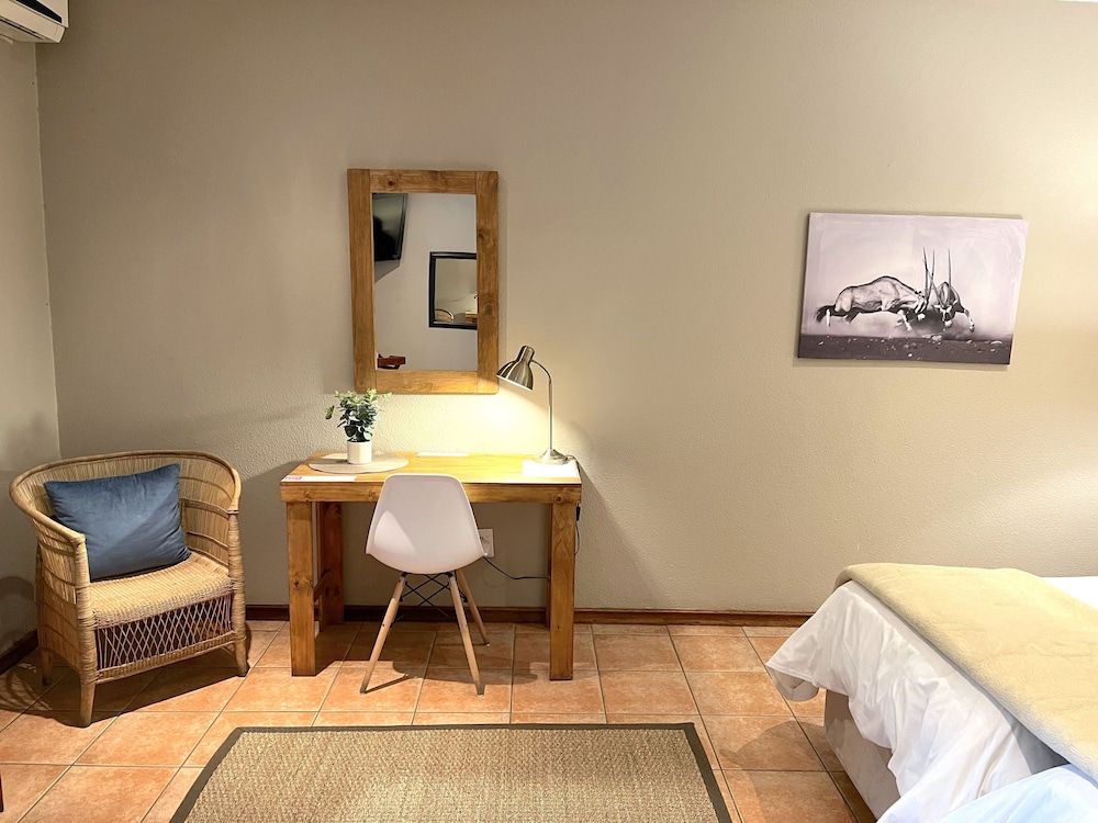 undefined Safari Club SA 10