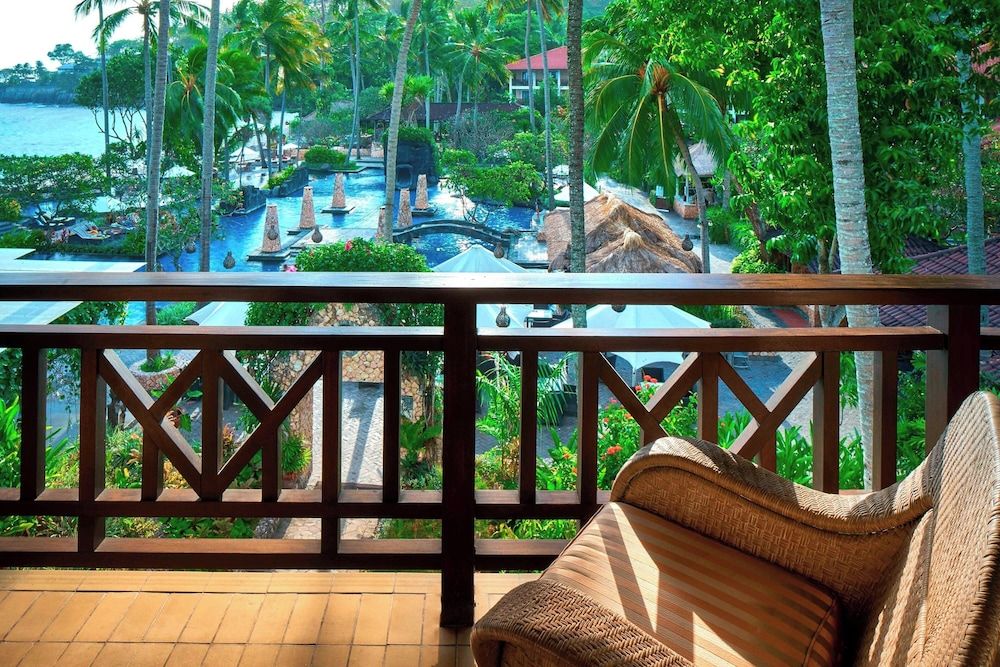 Deluxe Room, 2 Twin Beds, Ocean View (Balcony)