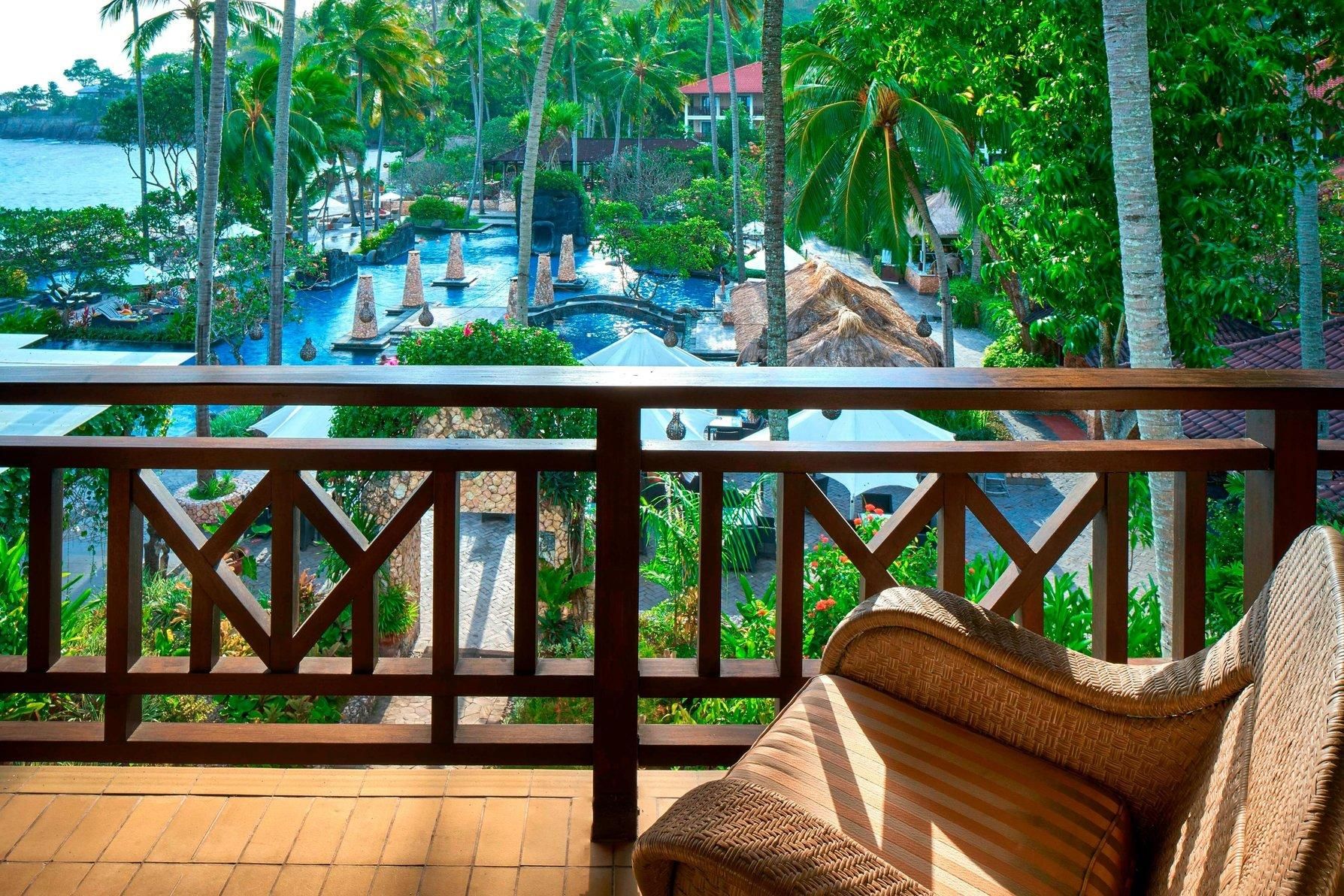 Deluxe, Guest room, 1 King, Pool view, Balcony