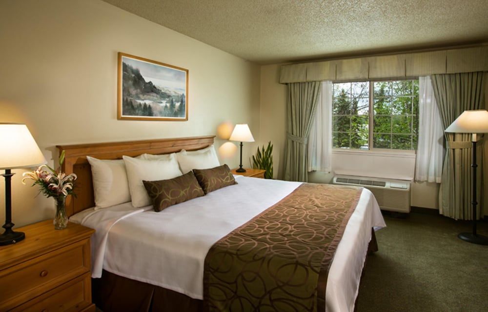 Junior Suite, 1 King Bed, Non Smoking, Private Bathroom (Coast Premium King Junior Suite)