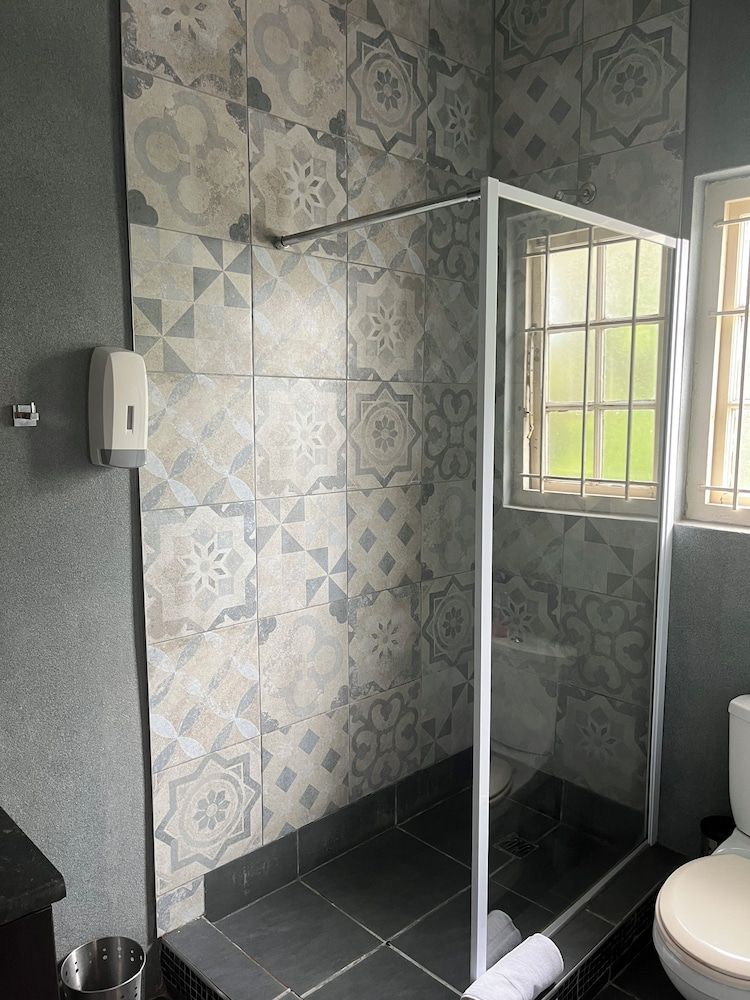 Palm Tree Manor Standard Double Room 3