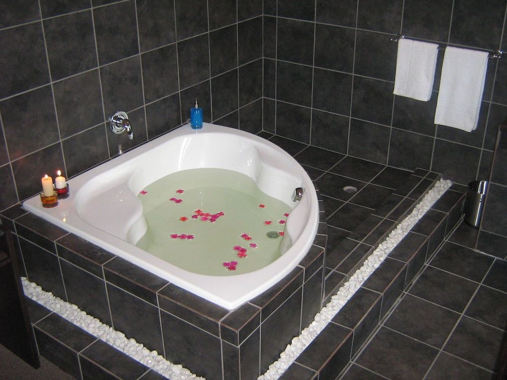 Palm Tree Manor Executive Double Room 8