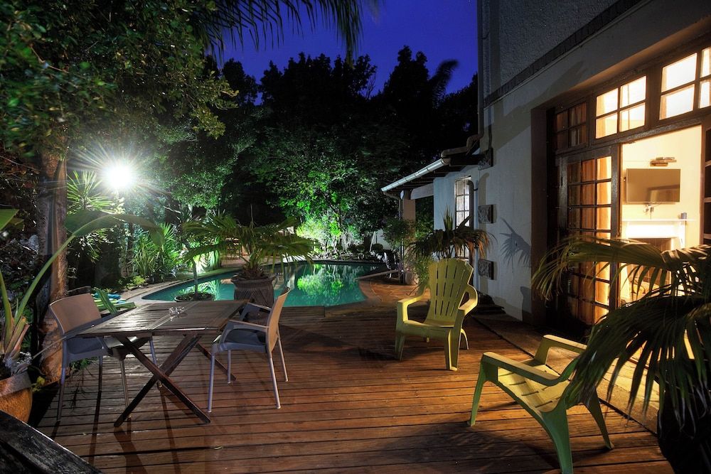 Palm Tree Manor Deluxe Double Room 6