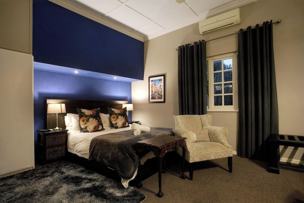 Palm Tree Manor Executive Double Room 3