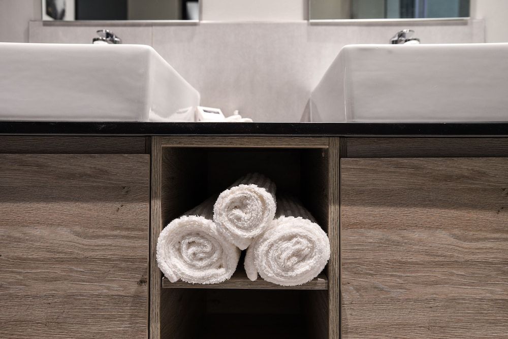 Mint Hotel Sandhurst Apartment, 2 Bedrooms 8