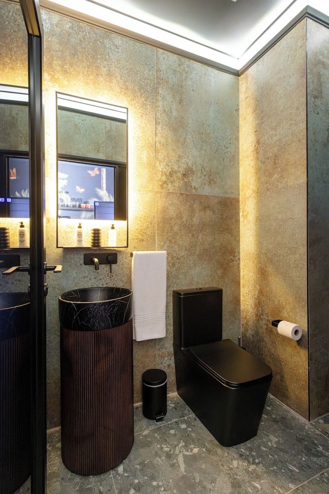 Mint Hotel Sandhurst Luxury Double Room